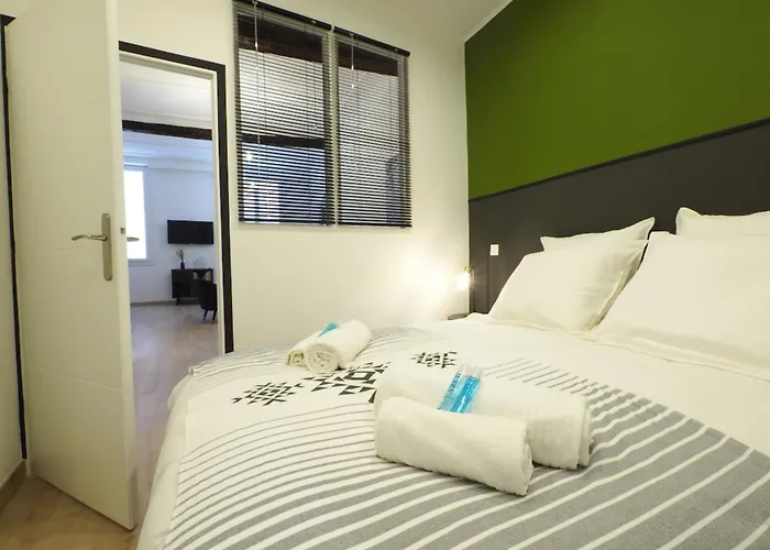 06r - Modern - Vieux Appartement