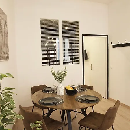 06r - Modern - Vieux Appartamento Nizza